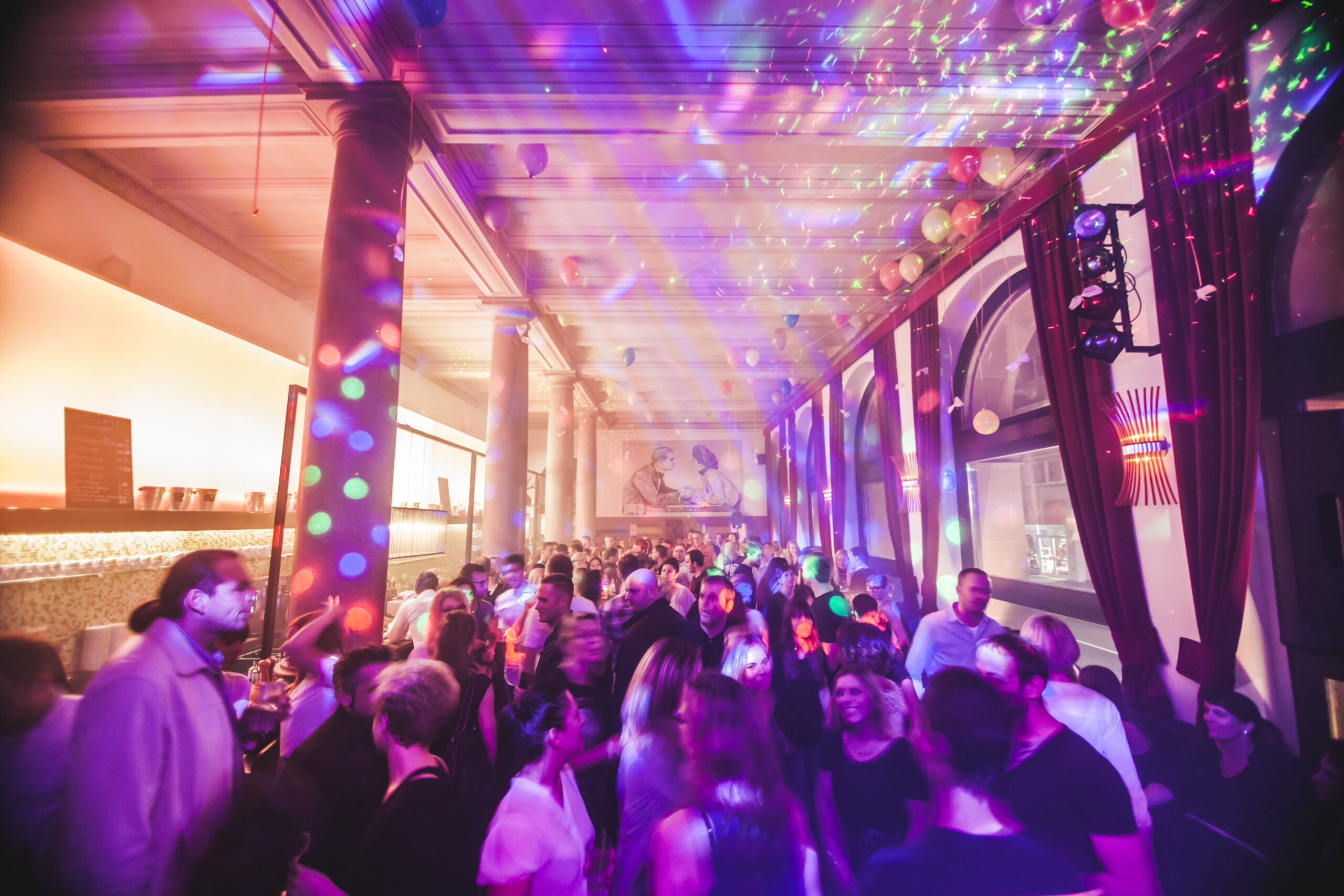 Clubnight im IDEAL mit Ballons