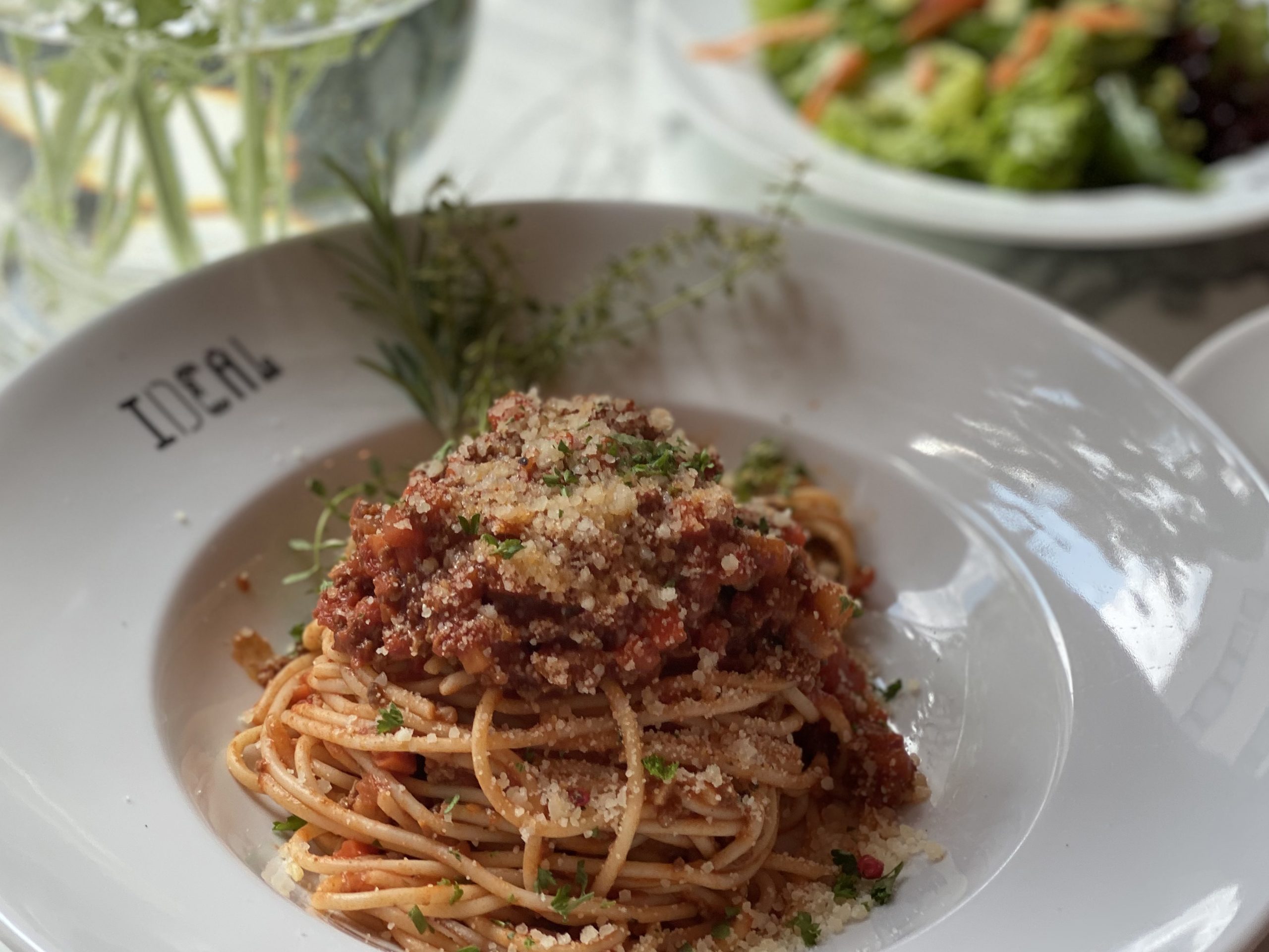 Spaghetti Bolognese mit Parmesan